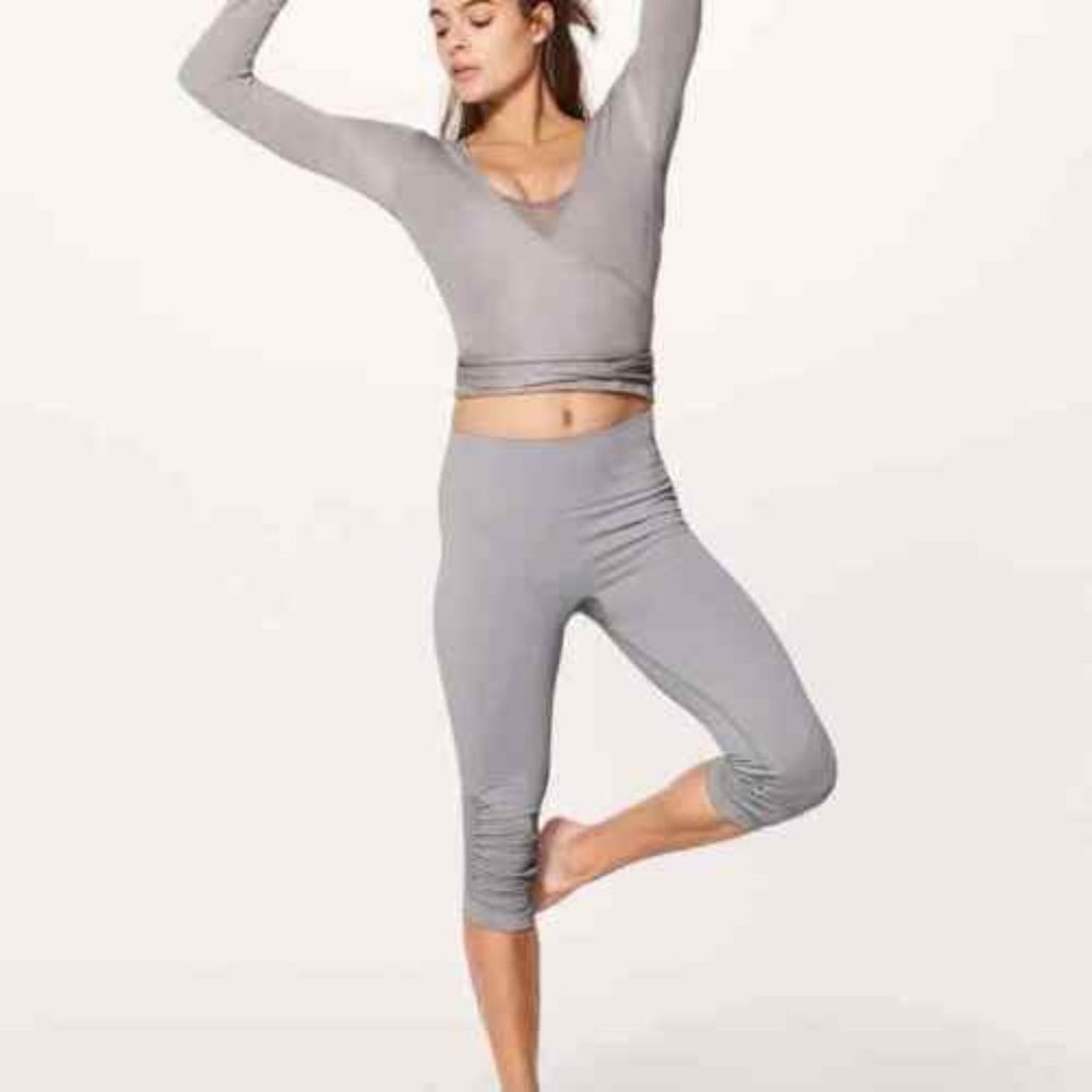 New NWT Lululemon AWAKENING CROP GRAY GRIS SIZE 12
